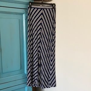$3 Clearance Deal - Max Studio Skirt